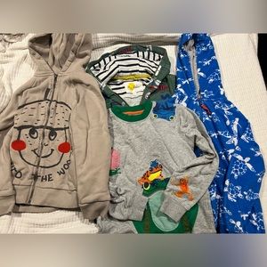 3 boys Mini Boden and 1 Nadadelazos hoodies